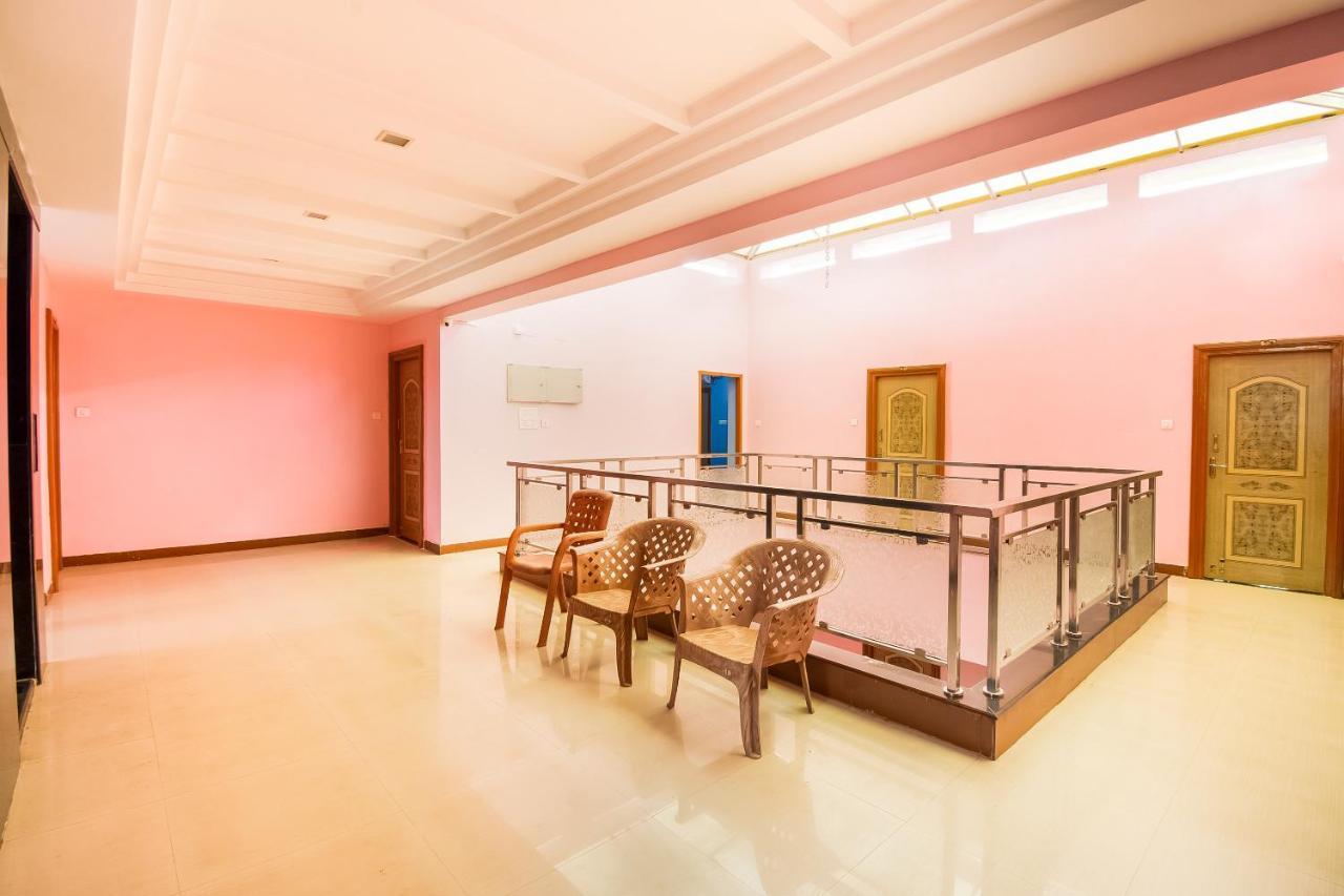 Oyo 62964 Hotel Vandana Grand Nellore Exterior foto
