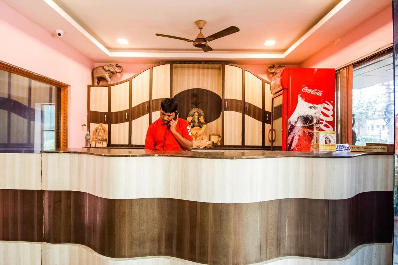Oyo 62964 Hotel Vandana Grand Nellore Exterior foto